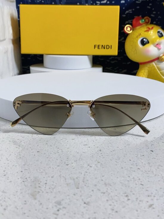 ?️Women\'s Sunglasses FENDI Sunglasses main image 5